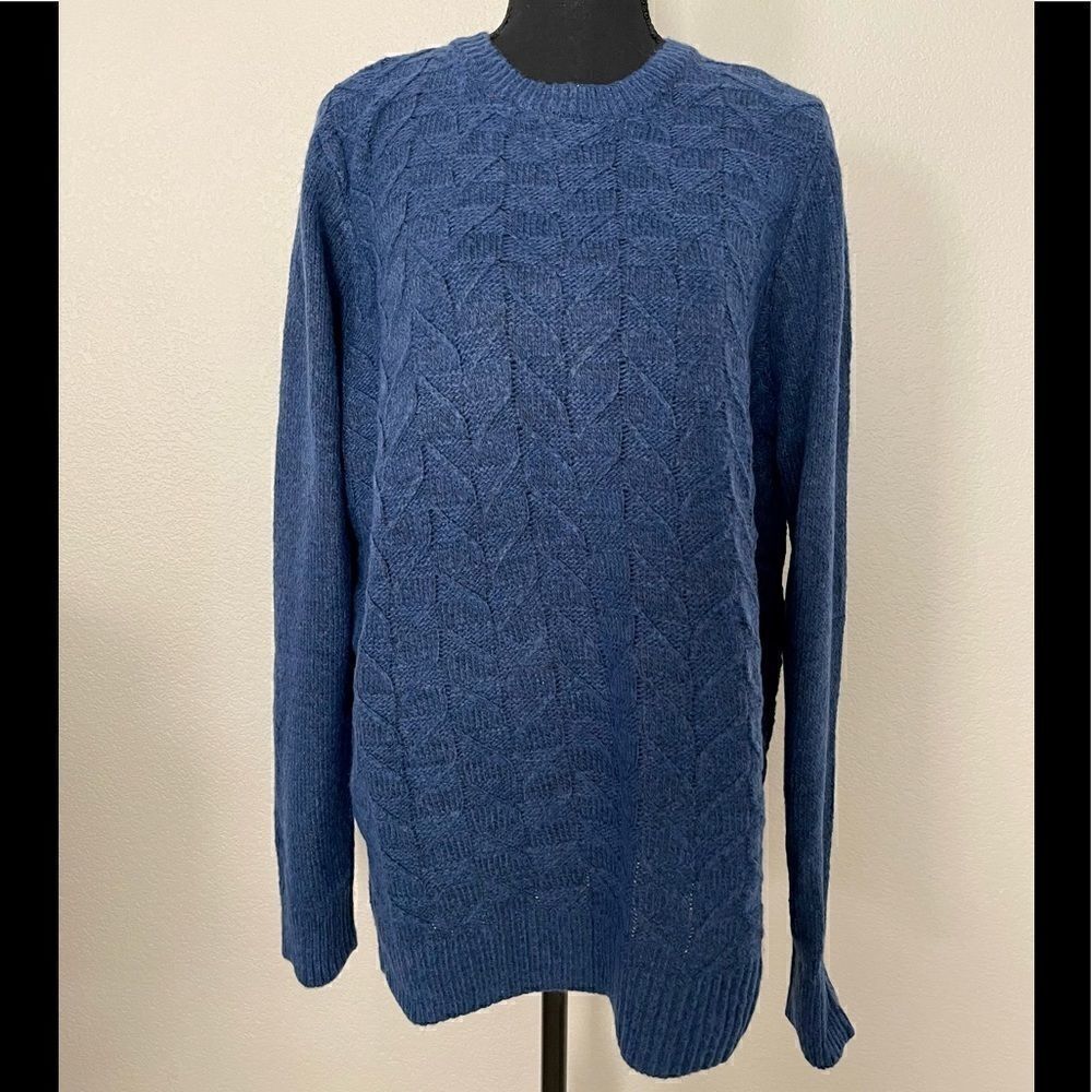 NWT Leaf Cable-Knit Crewneck Sweater